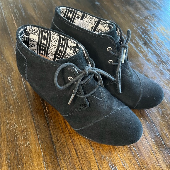 Tom’s Desert Wedge ankle bootie black suede women’s 7.5-GUC - Picture 2 of 7